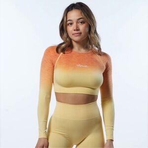 Alphalete Size XS Ombre Seamless LS Crop Honey
Amplify Long Sleeve